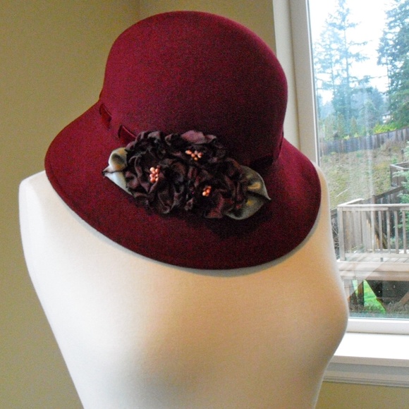 1990s Wine Felt Hat Trimmed w/Velvet Ribbon & French Ribbon Flowers by Toucan main image 7